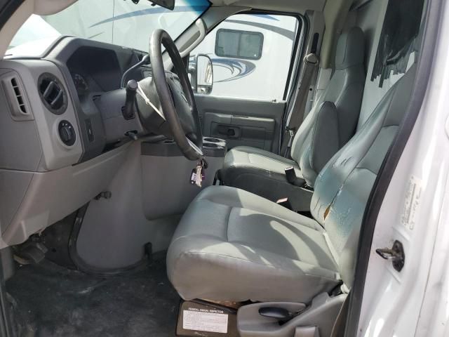2013 Ford Econoline E350 Super Duty Cutaway Van