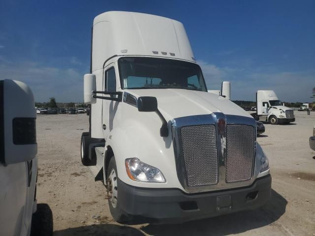 2017 Kenworth T680 Semi Truck
