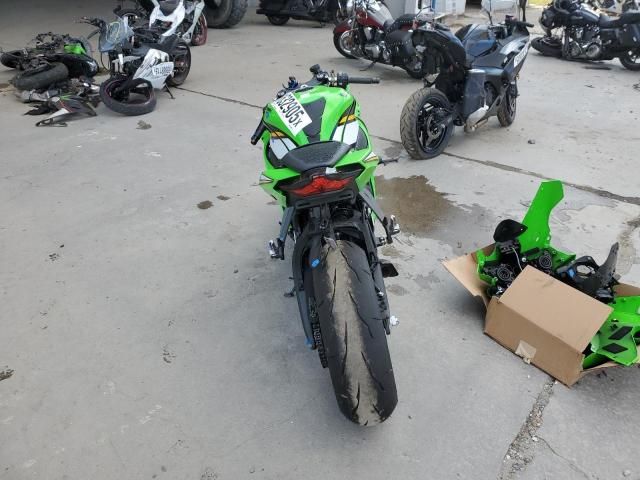 2025 Kawasaki ZX1002 M