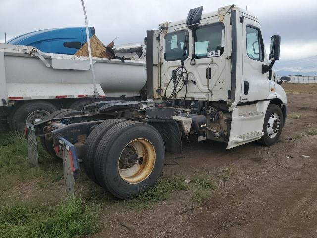 2016 Freightliner Cascadia 113 Semi Truck