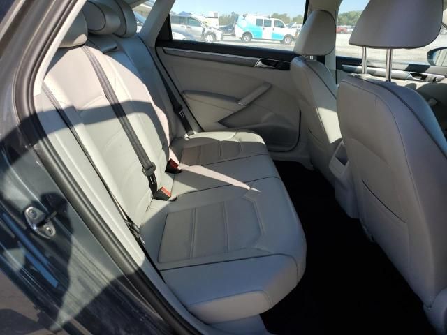 2017 Volkswagen Passat R-Line