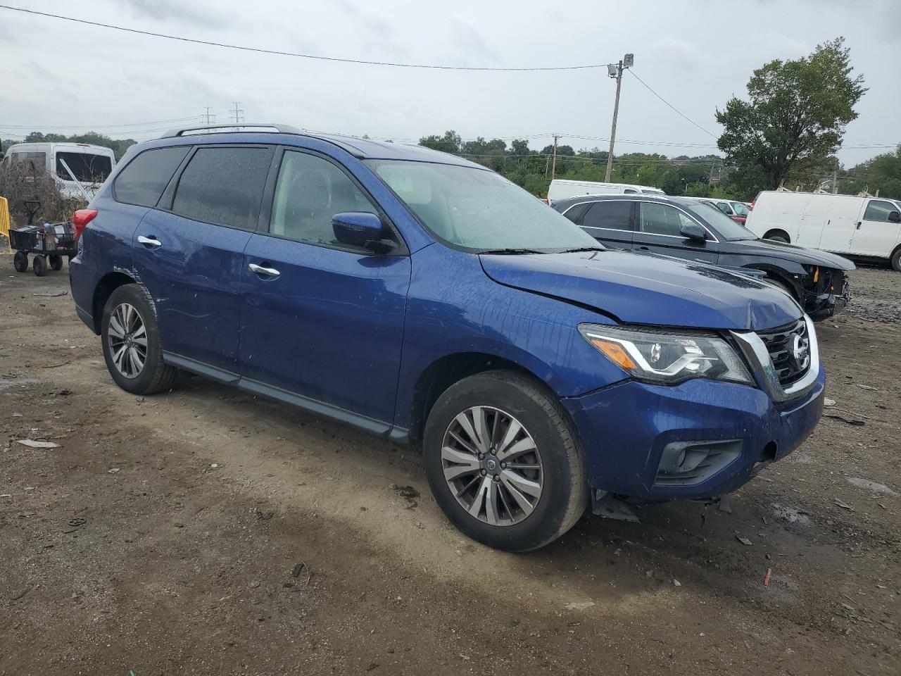 2020 Nissan Pathfinder sv