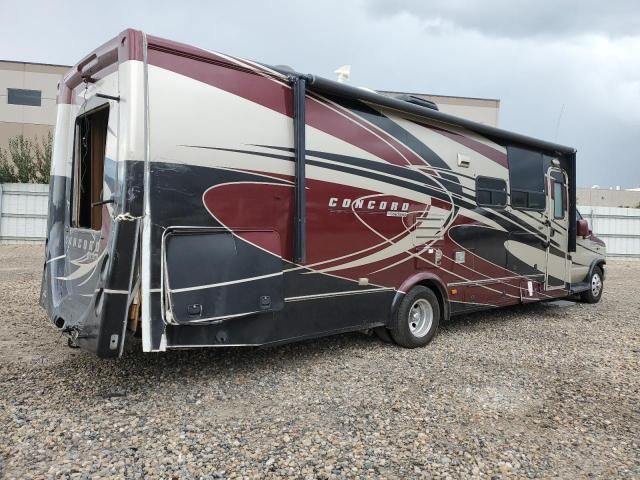 2015 Ford Econoline E450 Super Duty Cutaway Van