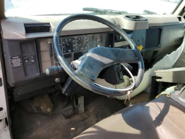 2001 International 4000 4700