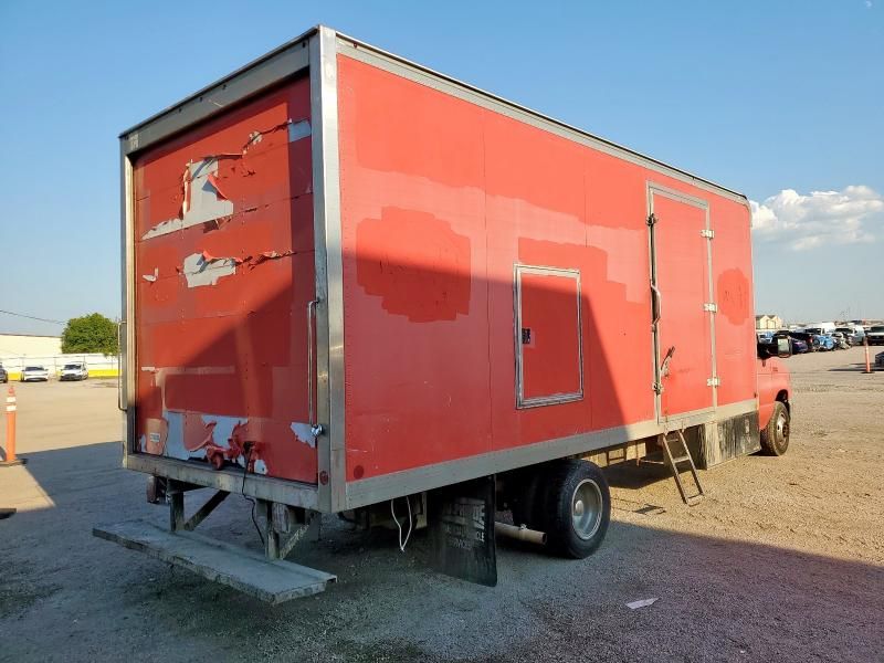 2010 Ford Econoline E450 Super Duty Cutaway Van