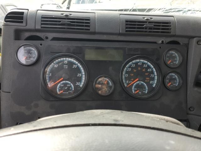 2015 Freightliner Cascadia 113 Semi Truck