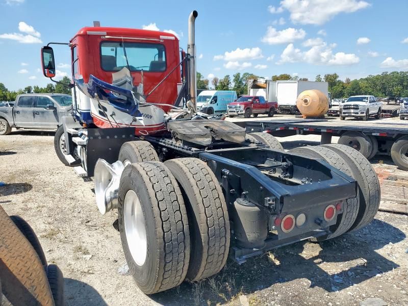 2018 Mack CXU613 Semi Truck