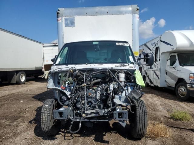 2022 Ford Econoline E450 Super Duty Cutaway Van
