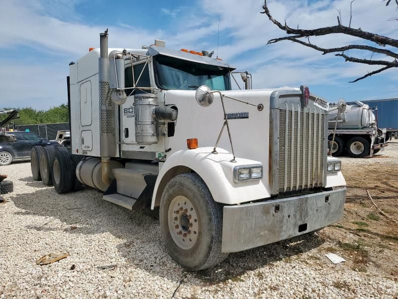 2004 Kenworth W900 Semi Truck