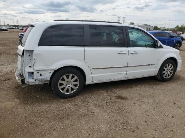 2016 Chrysler Town & Country Touring
