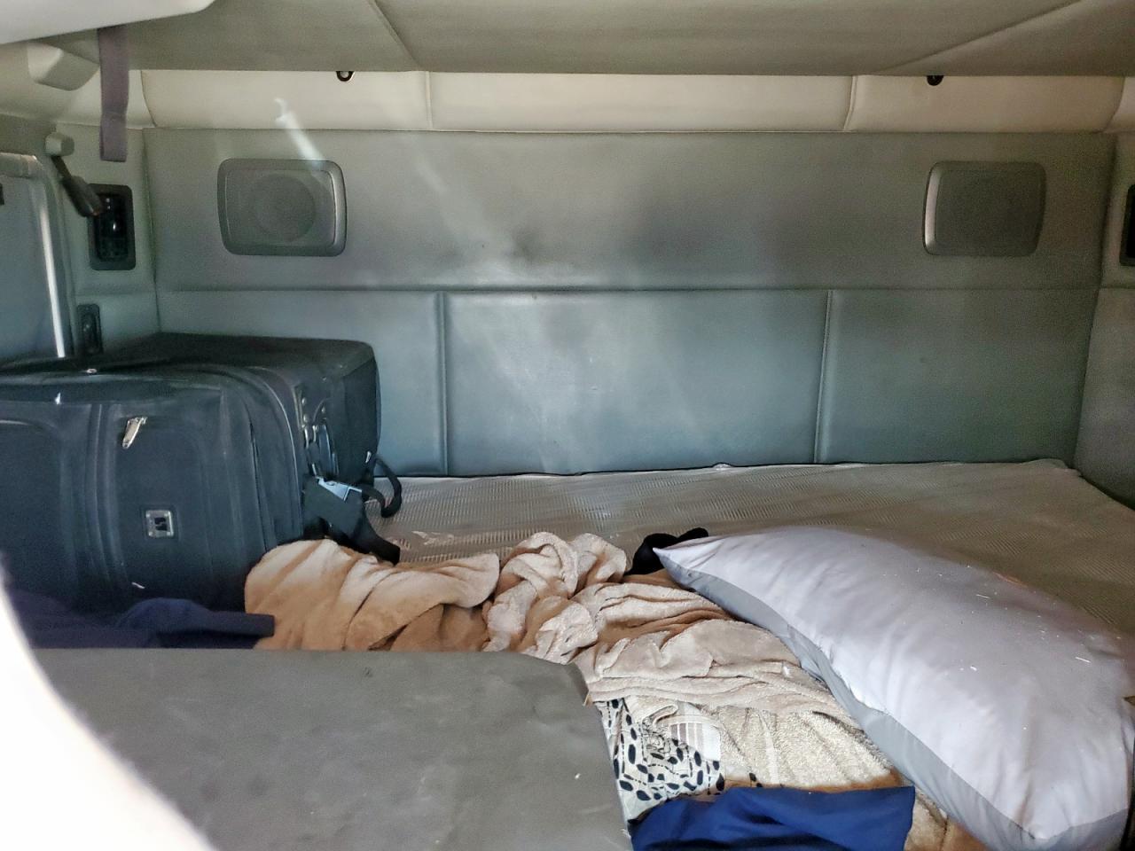 2018 Kenworth T680 Semi Truck