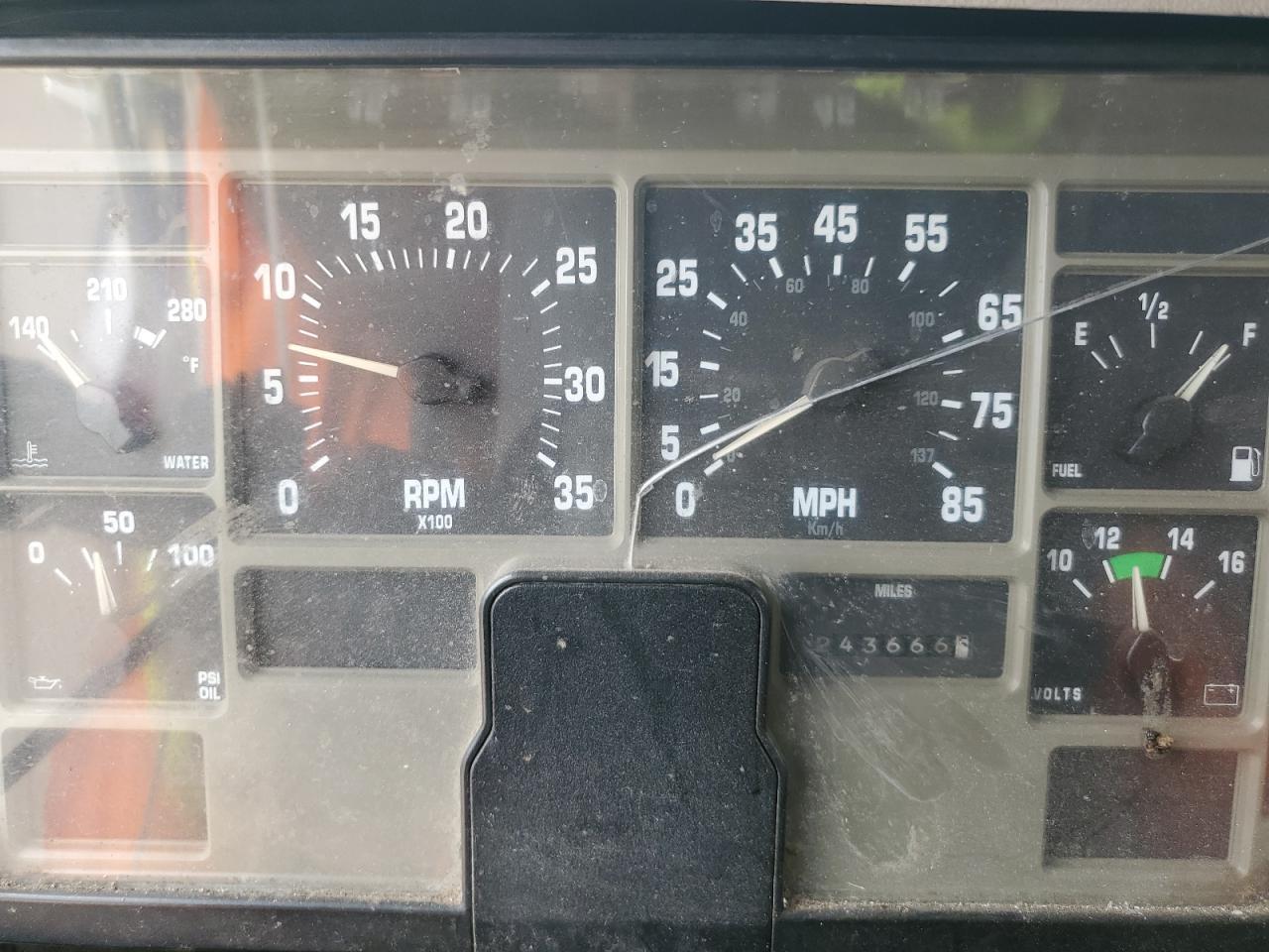 2001 International 4700 Flatbed Truck