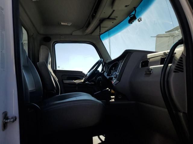 2014 Kenworth T680 Semi Truck