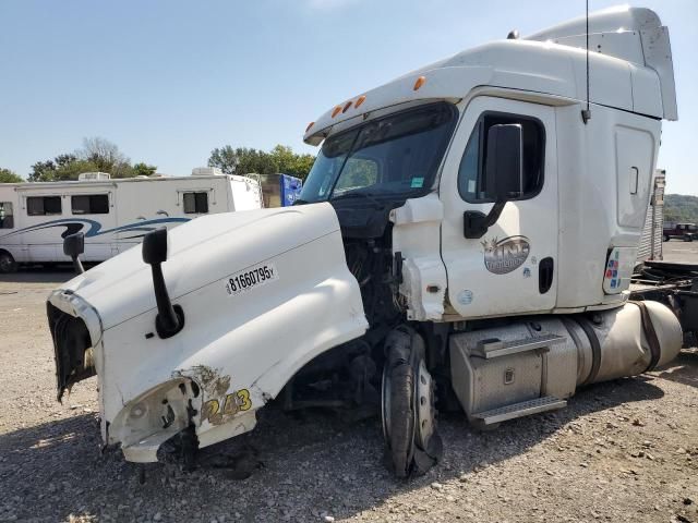 2013 Freightliner Cascadia Semi Truck