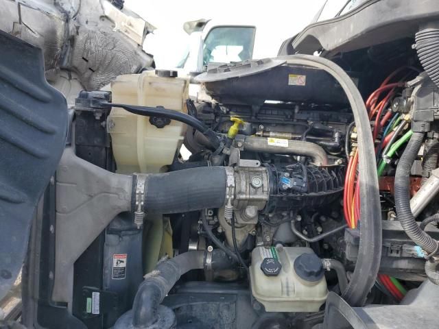 2015 Freightliner Cascadia 113 Semi Truck