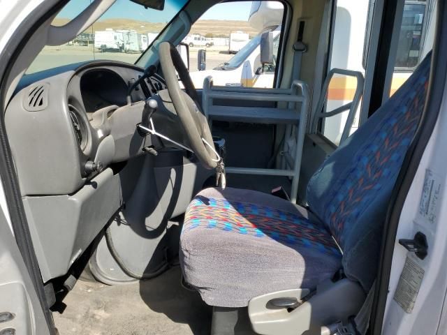 2008 Ford Econoline E450 Super Duty Cutaway Van