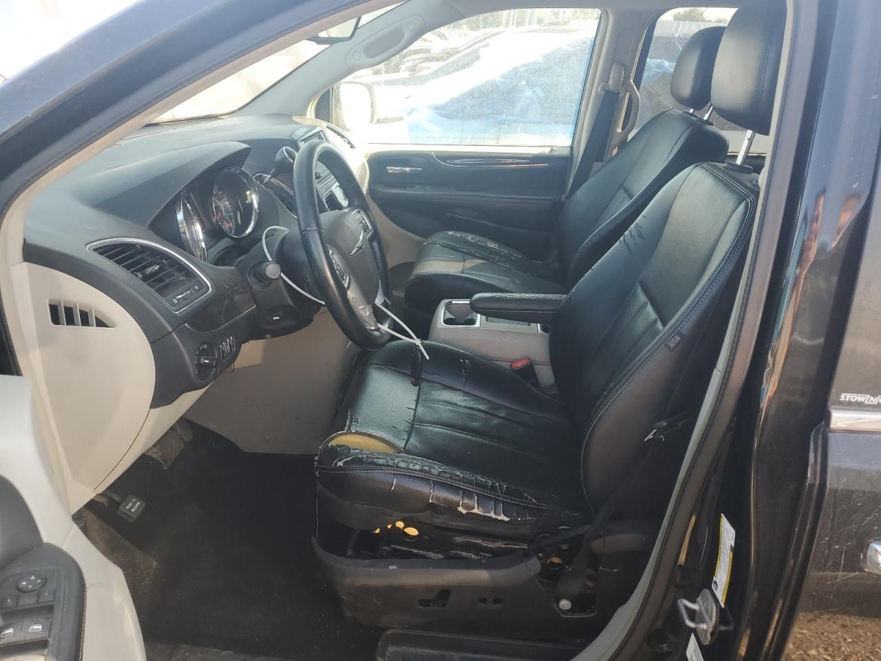 2013 Chrysler Town & Country Touring l