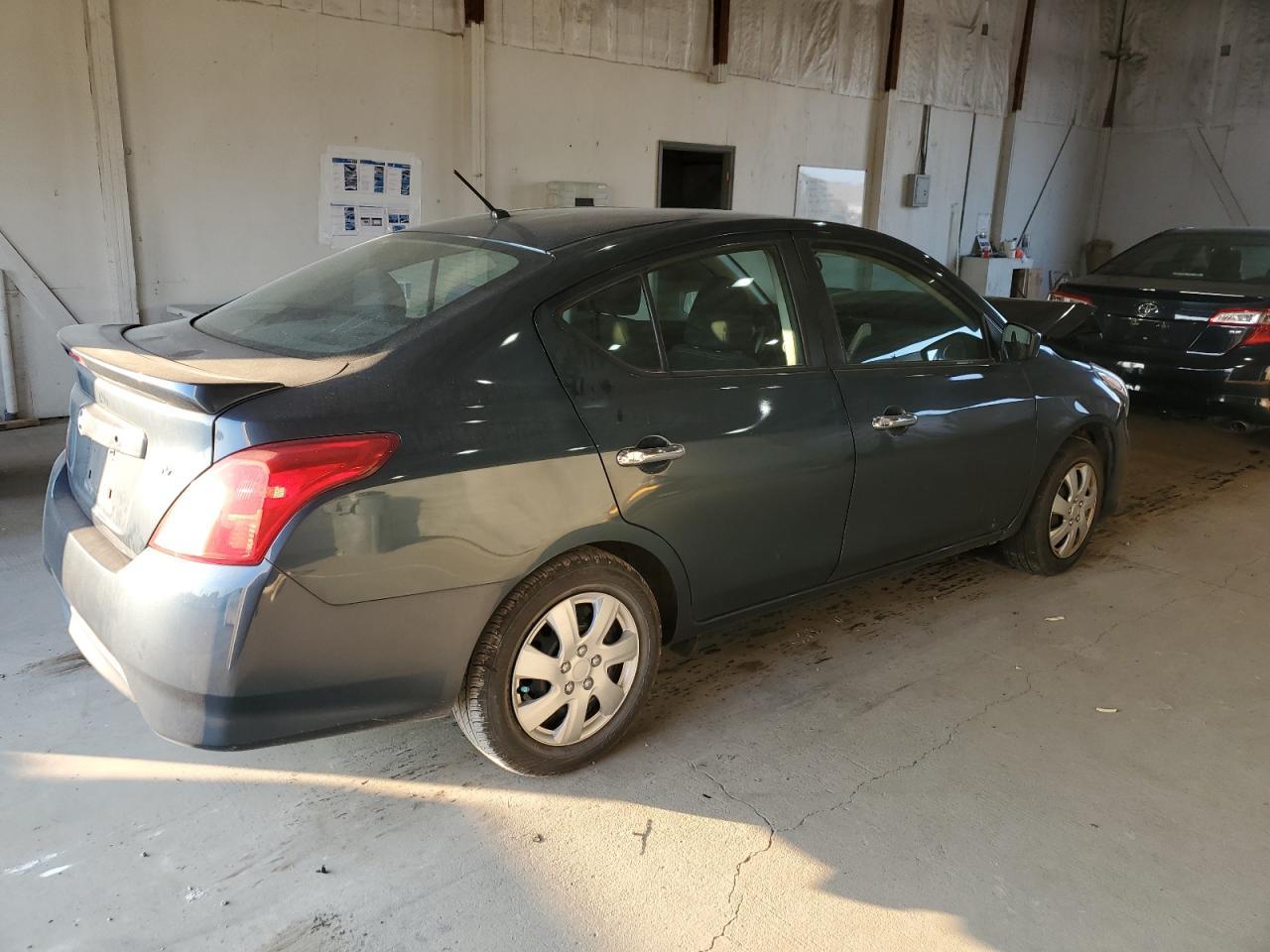 2017 Nissan Versa s