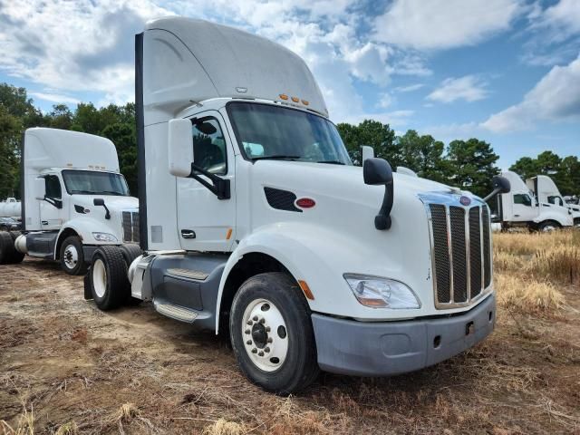 2017 Peterbilt Tractor 2017 Peterbilt 579 Semi Truck