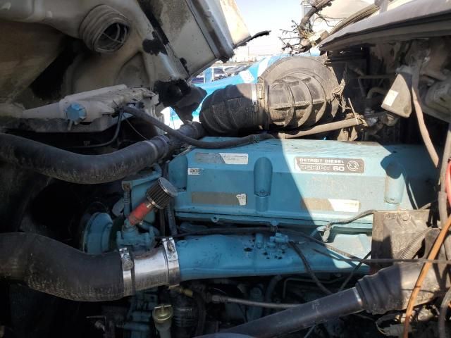 2004 Volvo VNL Semi Truck