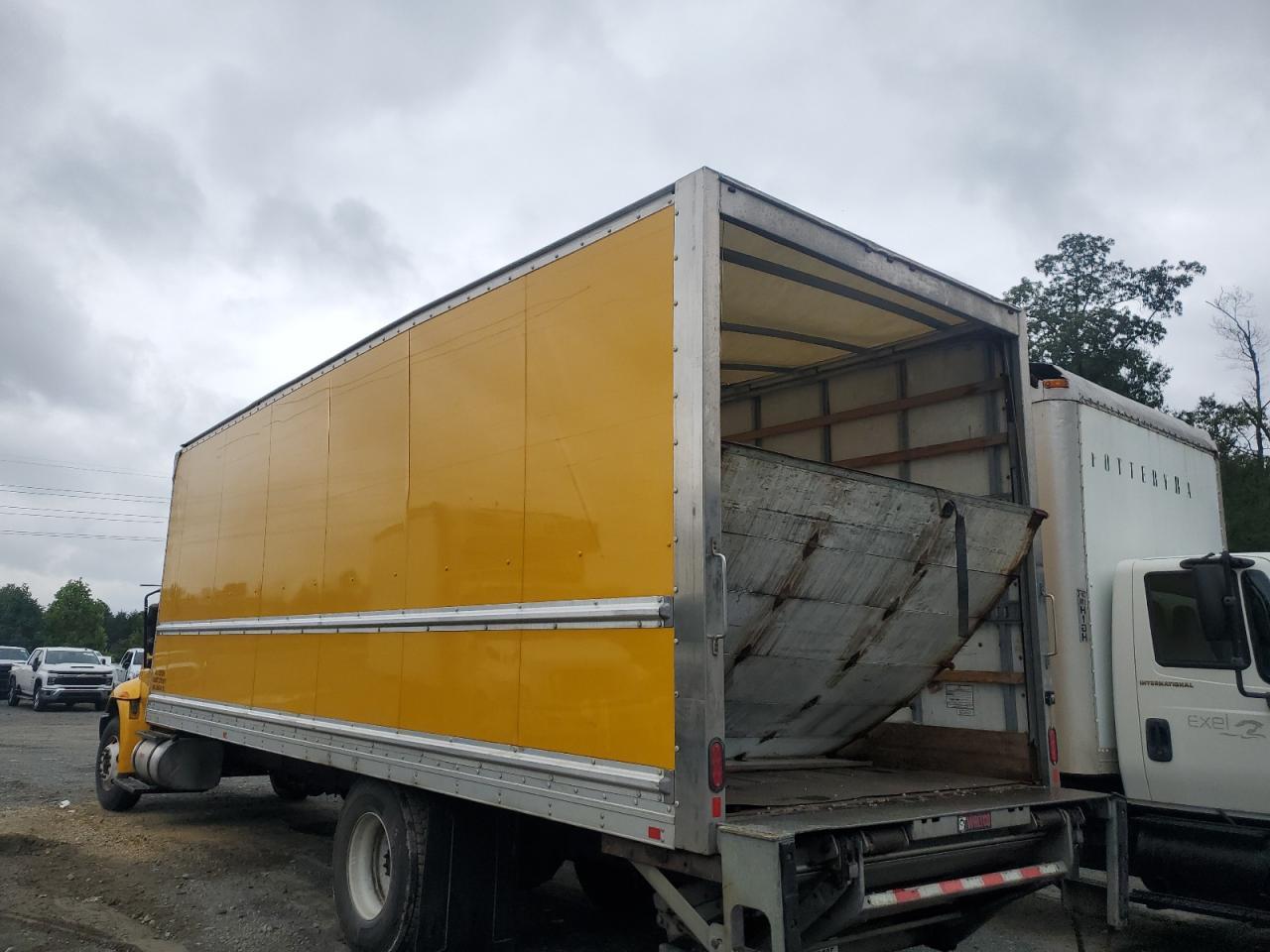 2018 International 4300 BOX Truck