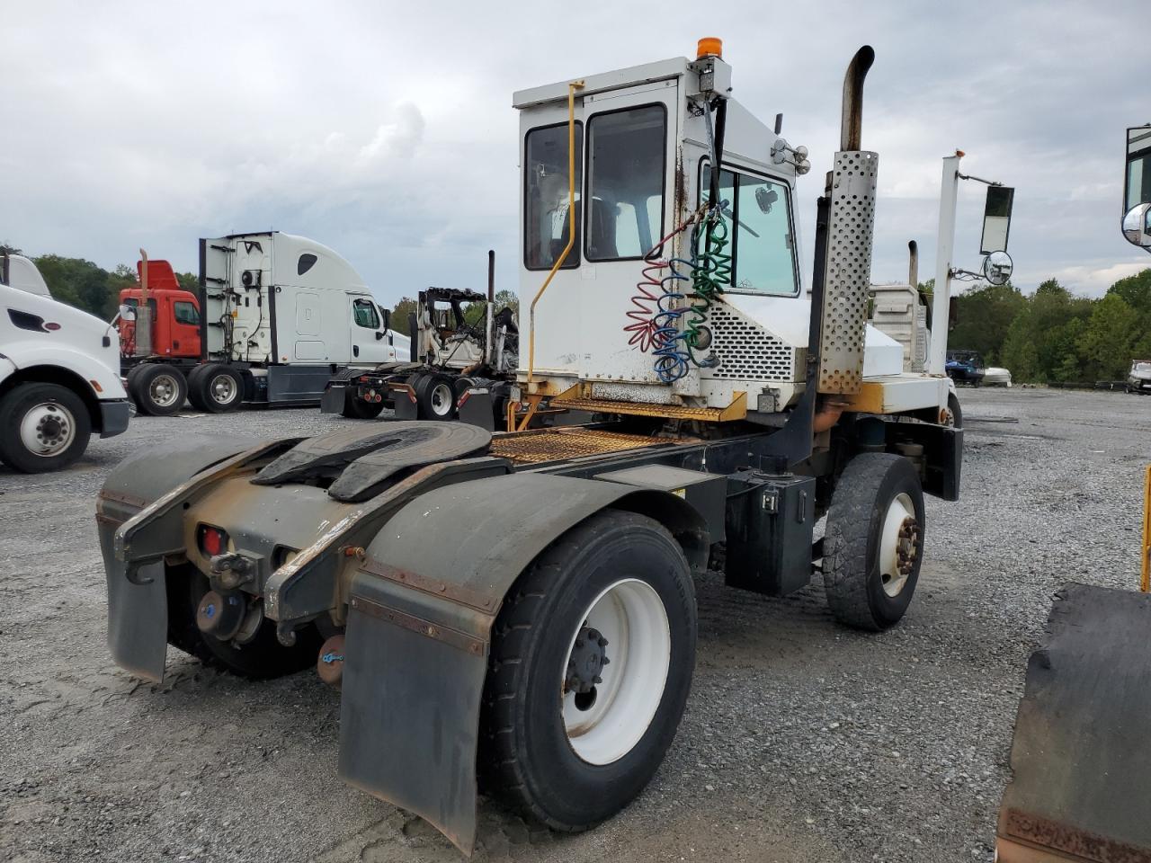 2011 Capacity TJ5000-Yard Truck