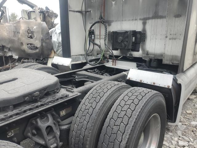 2022 Peterbilt 579 Semi Truck