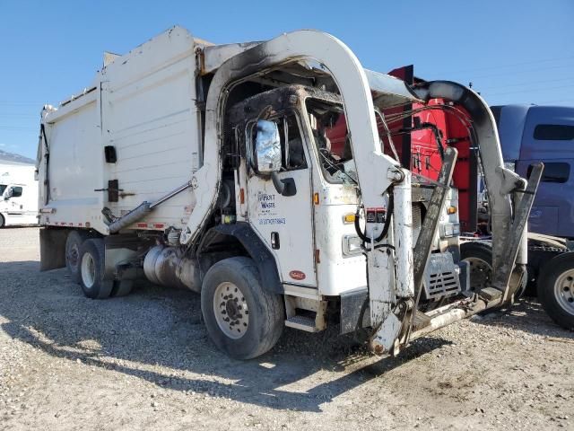 2014 Peterbilt 320 Refuse Truck