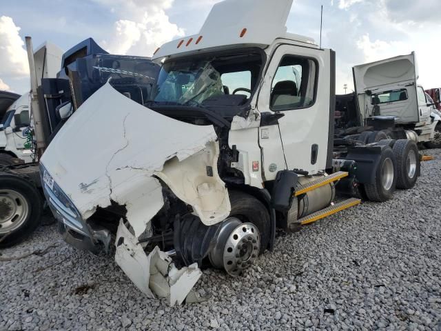 2020 Freightliner Cascadia 116 Semi Truck