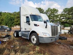 Salvage cars for sale from Copart Shreveport, LA: 2017 Peterbilt Tractor 2017 Peterbilt 579 Semi Truck