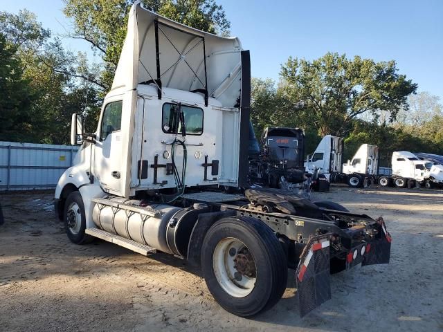 2017 Kenworth T680 Semi Truck