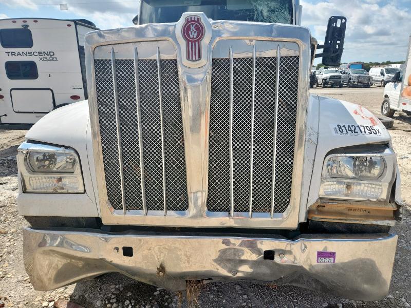 2020 Kenworth W990 Semi Truck