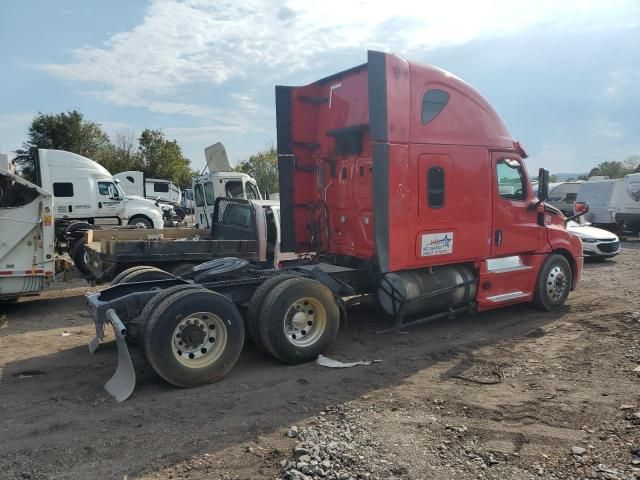 2018 Freightliner Cascadia 126 Semi Truck