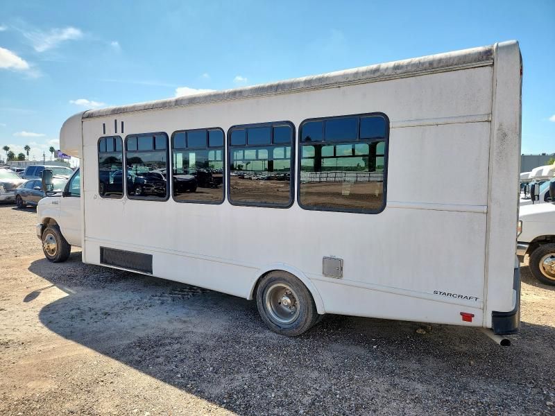 2017 Ford Econoline E450 Super Duty Cutaway Van