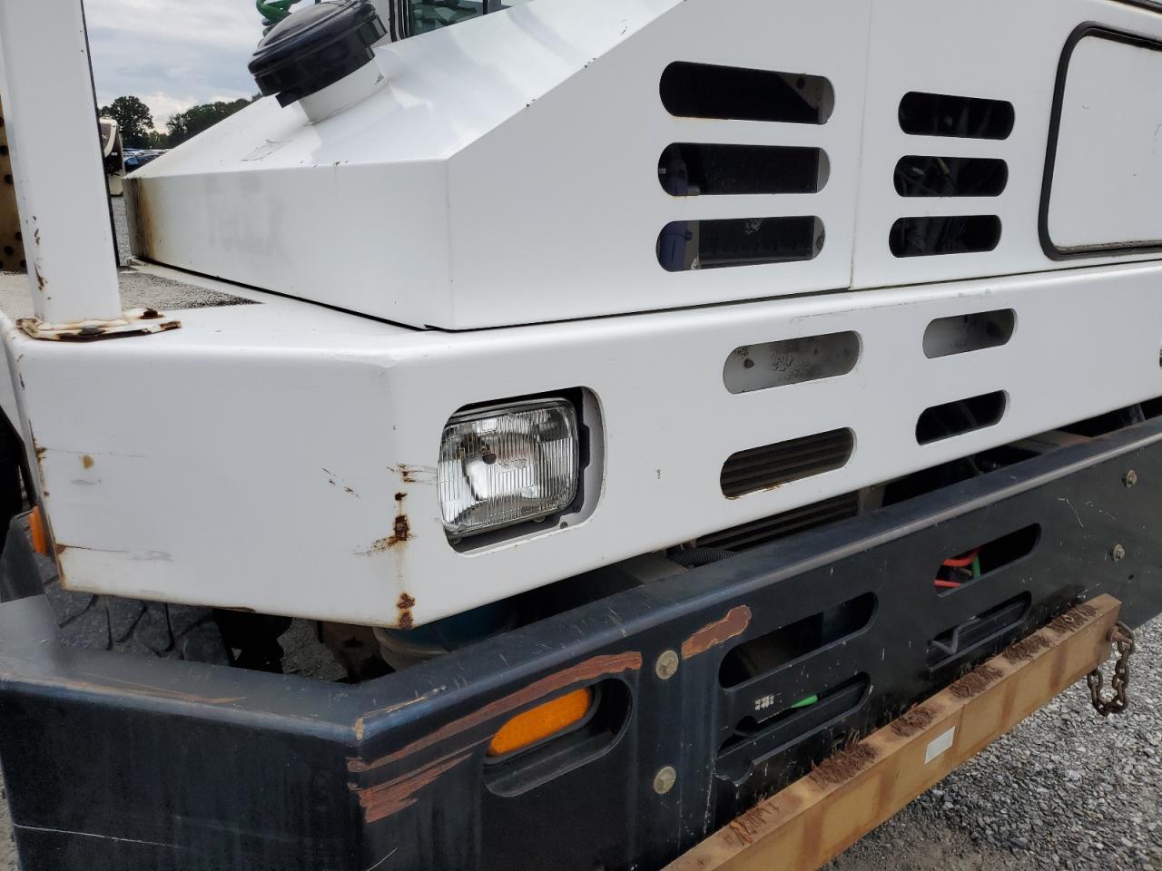 2011 Capacity TJ5000-Yard Truck