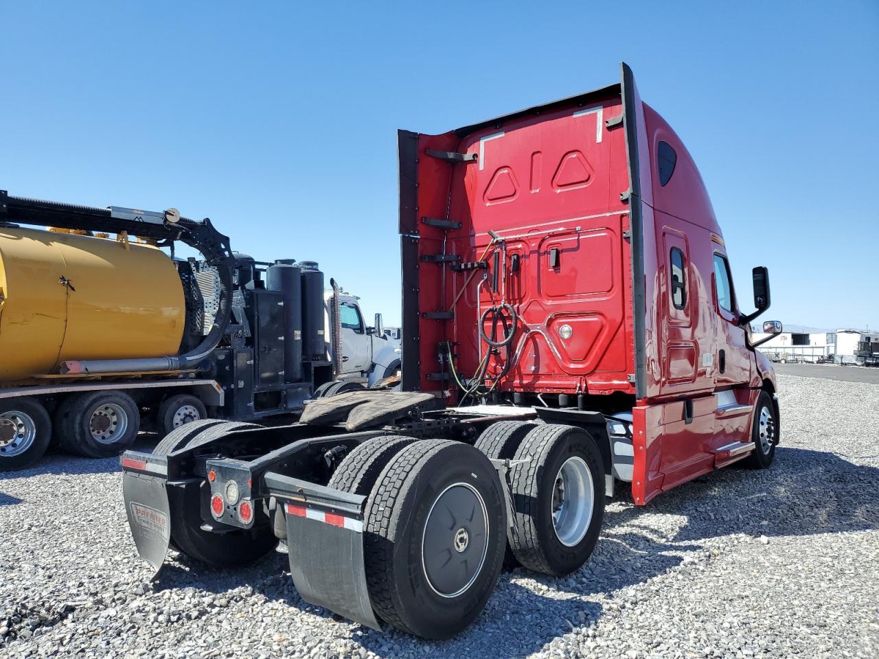 2020 Freightliner Cascadia 126 Semi Truck
