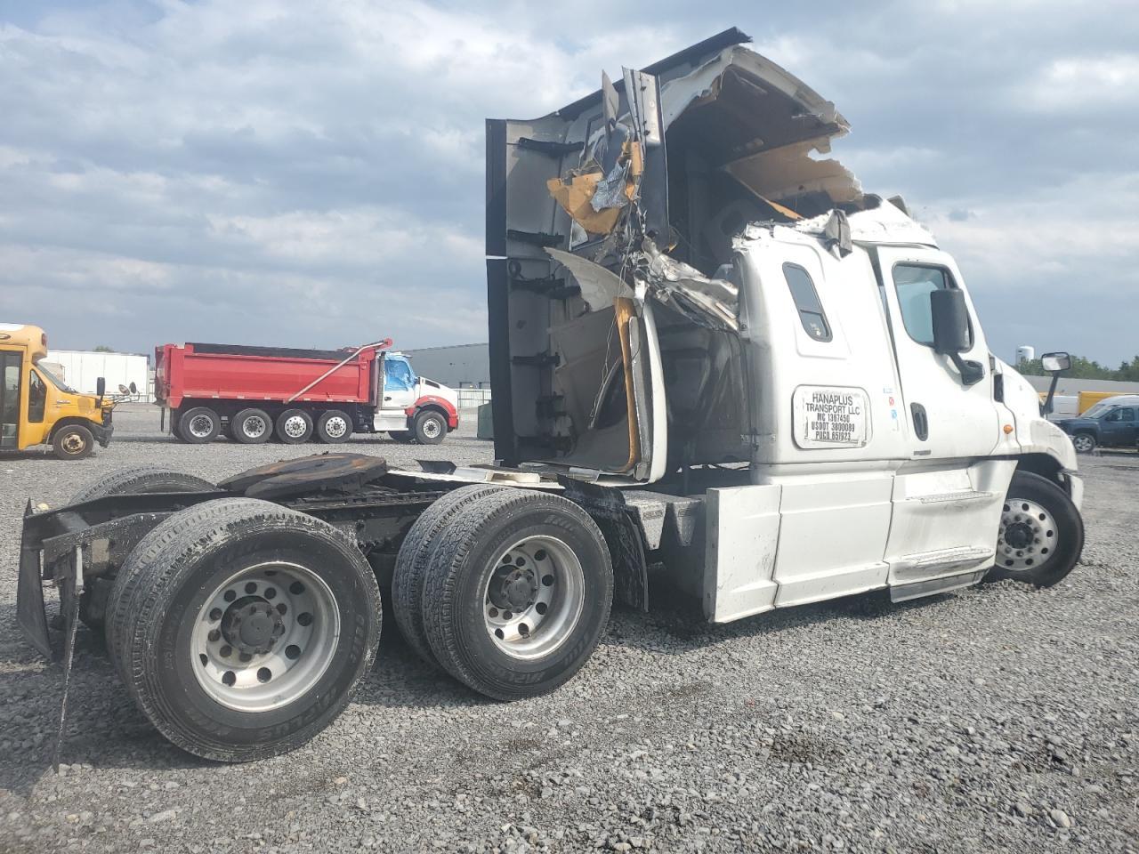 2016 Freigliner 2016 Freightliner Cascadia 125 Semi Truck
