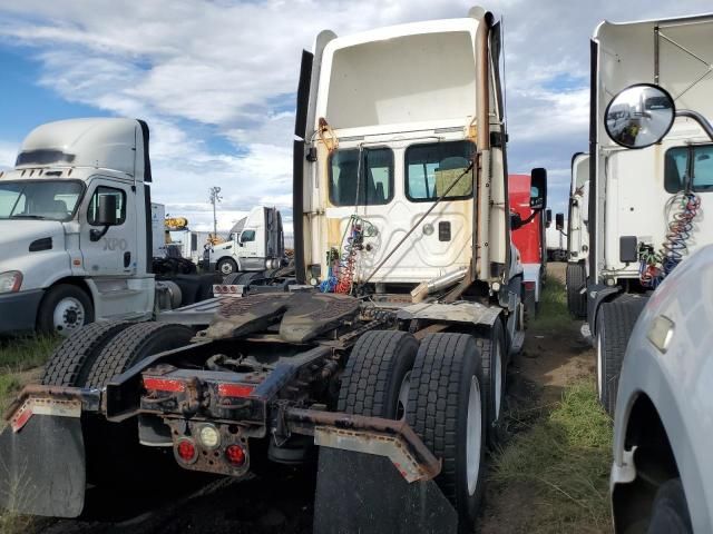 2015 Freightliner Cascadia Semi Truck