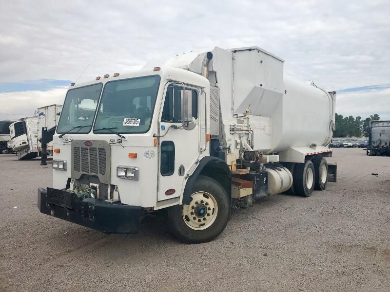 2012 Peterbilt Tractor 2012 Peterbilt 320 Refuse Truck