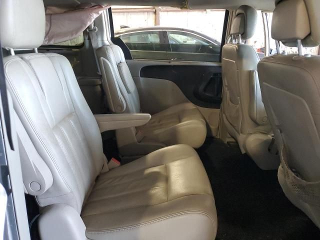 2011 Chrysler Town & Country Touring L