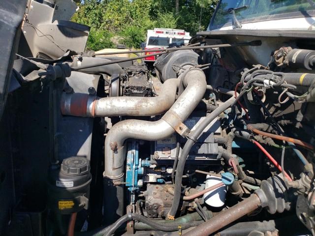 2001 International 4000 4700