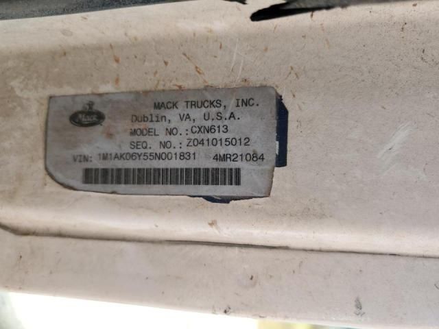 2005 Mack CXN613 Semi Truck