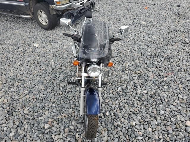 2003 Suzuki GZ250