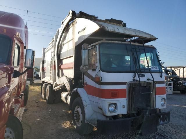 2005 Autocar WX Refuse Truck