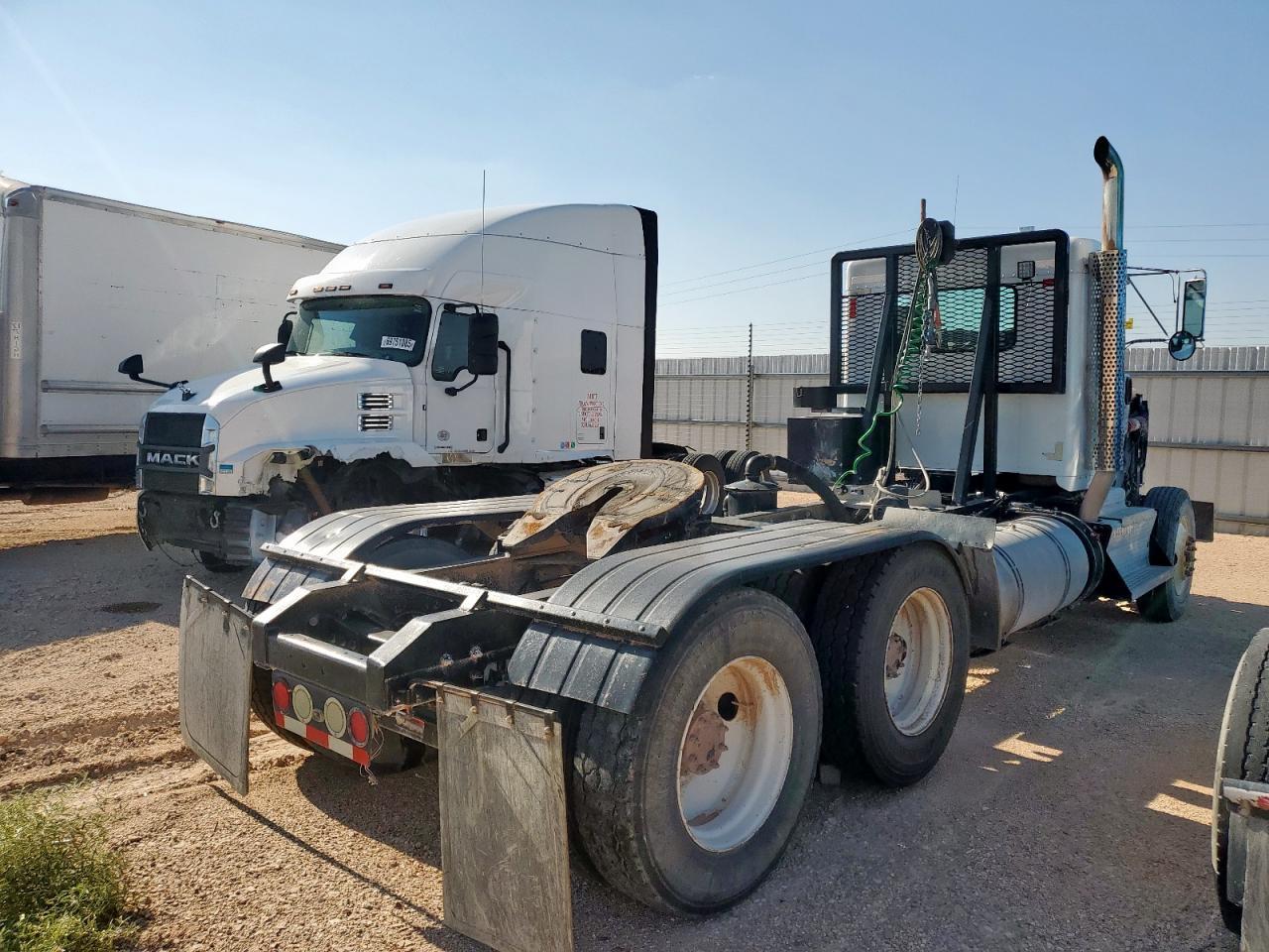 2012 Kenworth T800 Semi Truck