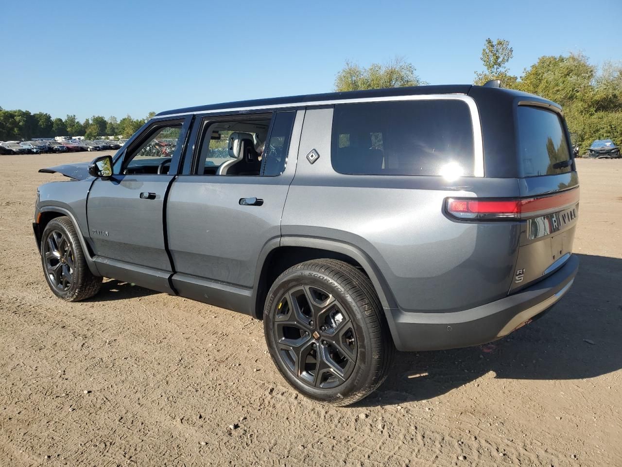 2025 Rivian R1S Adventure