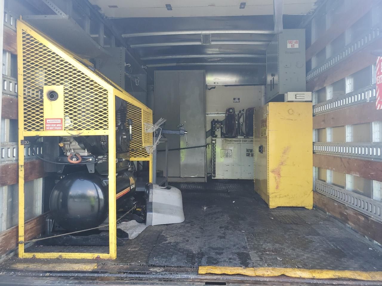 2013 Ford Econoline E350 Super Duty Cutaway Van