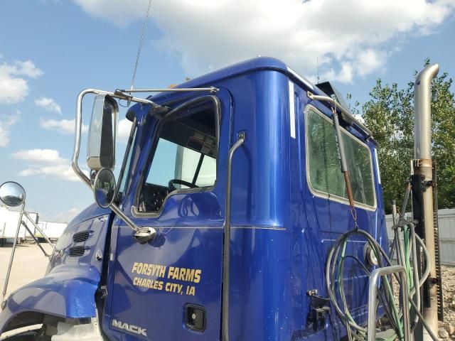 2016 Mack CXU613 Semi Truck
