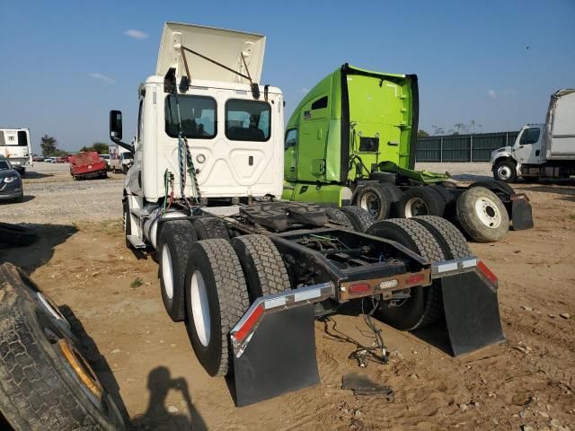 2018 Freightliner Cascadia 126 Semi Truck