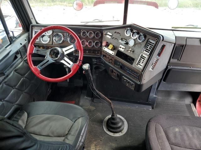 2006 Freightliner FLD132 Semi Truck